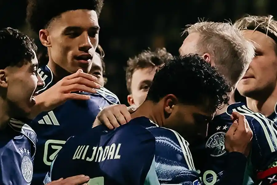 Ajax Libas Fortuna Sittard 3-1, Dua Gol Bunuh Diri dan Aksi Wijndal Warnai Laga Penuh Kartu Ajax unggul 3-1 lawan Fortuna Sittard (sumber foto: facebook @afcajax)