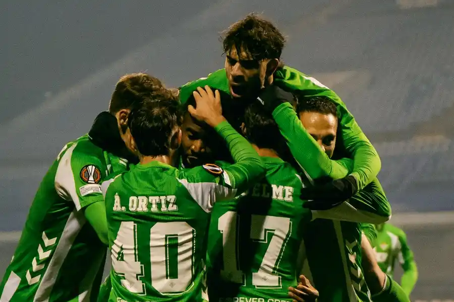 Real Betis Bungkam Dinamo Zagreb di Markasnya, Tiga Gol di Babak Pertama Jadi Penentu UEFA Europa League: Real Betis catatkan kemenangan 3-1 dari Dinamo Zagreb, Jumat (12/12) dini hari (sumber foto: facebook @realbetisbalompie)