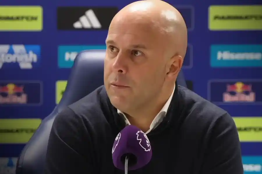 Arne Slot Respon Hasil Imbang 3-3 Liverpool di Elland Road: Banyak Sisi Positif, Namun Kerap Kehilangan Poin Arne Slot