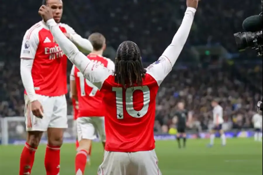 Hasil Tottenham vs Arsenal 1-4: Eberechi Eze dan Gyökeres Menggila, The Gunners Kukuh di Puncak Liga Inggris Arsenal hancurkan Tottenham 4-1 di derby London Utara. Eze dan Gyökeres jadi bintang, The Gunners kembali unggul lima poin di puncak.